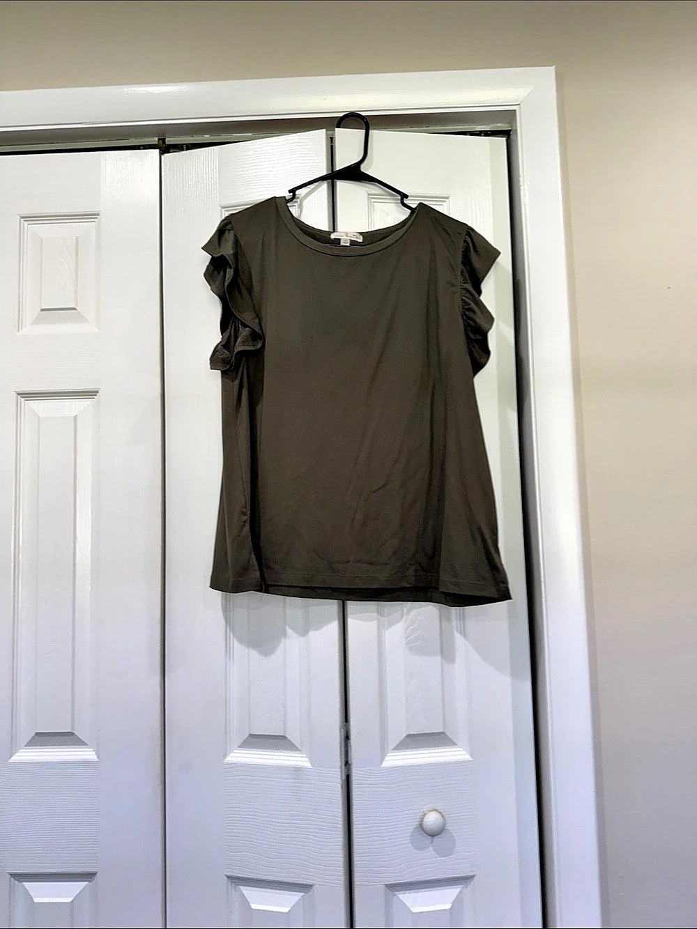 Ruffle Sleeve Top in Brown